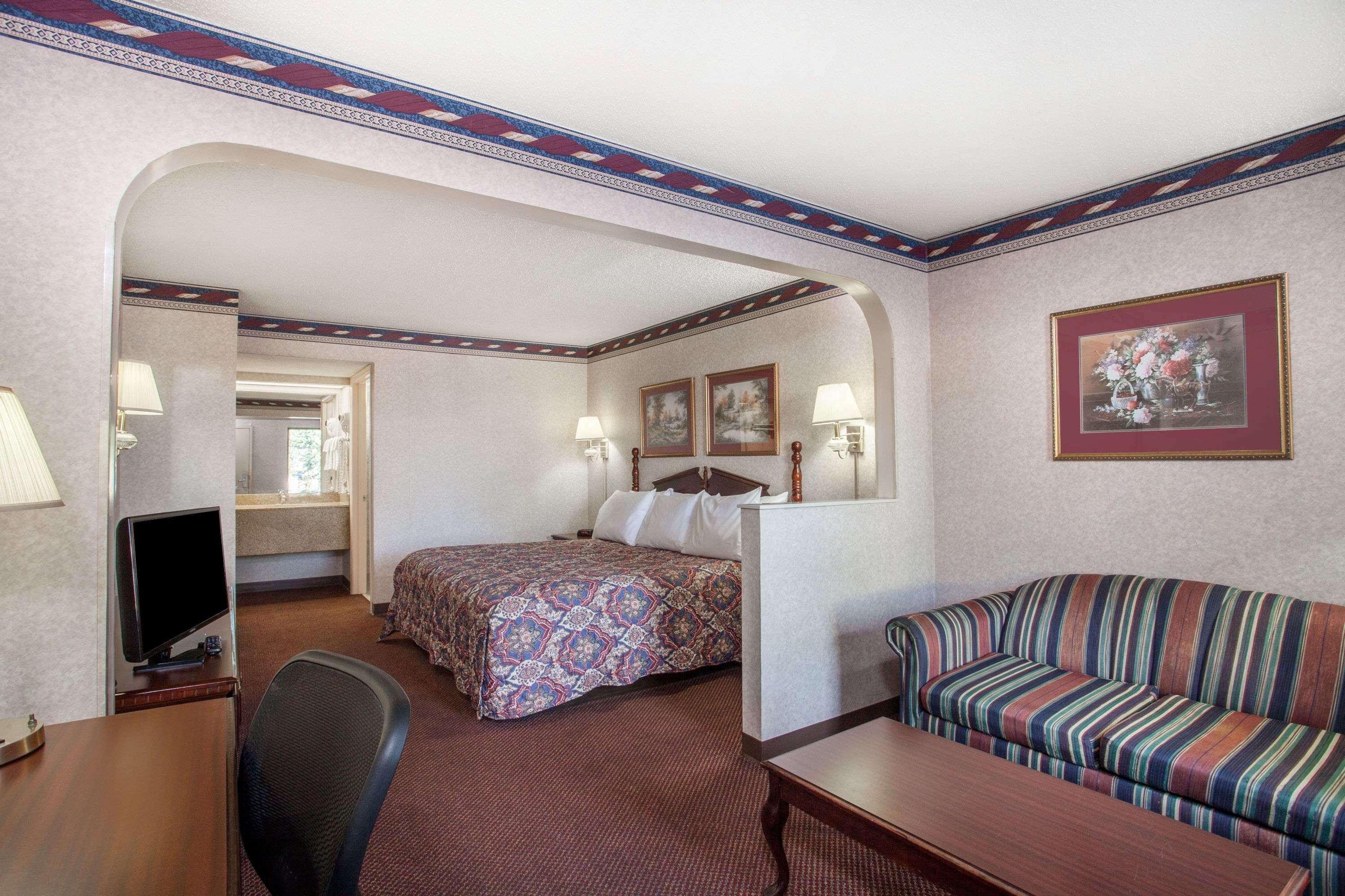 Days Inn By Wyndham Saint Pauls Habitación foto